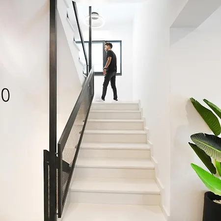 Icon Urban Living Apartahotel 4*