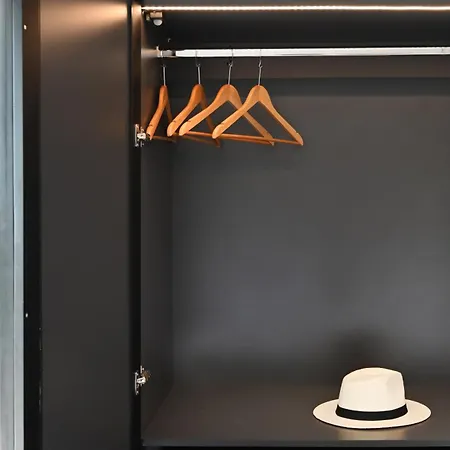 アパートホテル Icon Urban Living