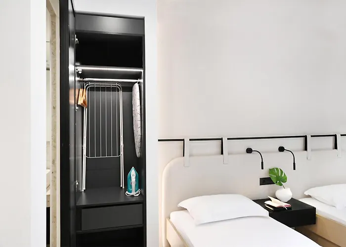 מלון דירות Icon Urban Living 4*