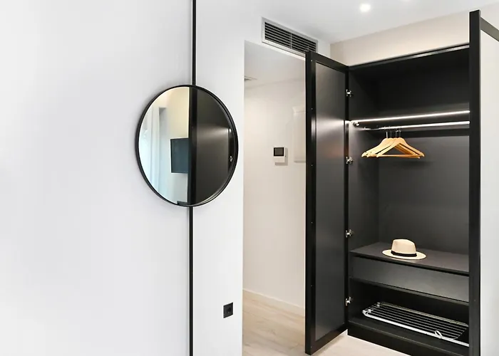 מלון דירות Icon Urban Living 4*