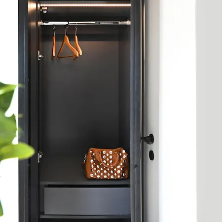 Icon Urban Living Aparthotel 4*