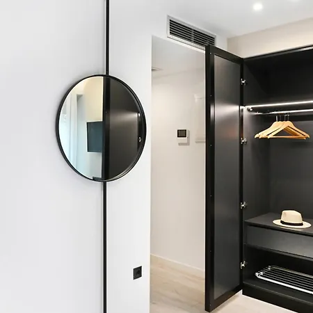 מלון דירות Icon Urban Living 4*